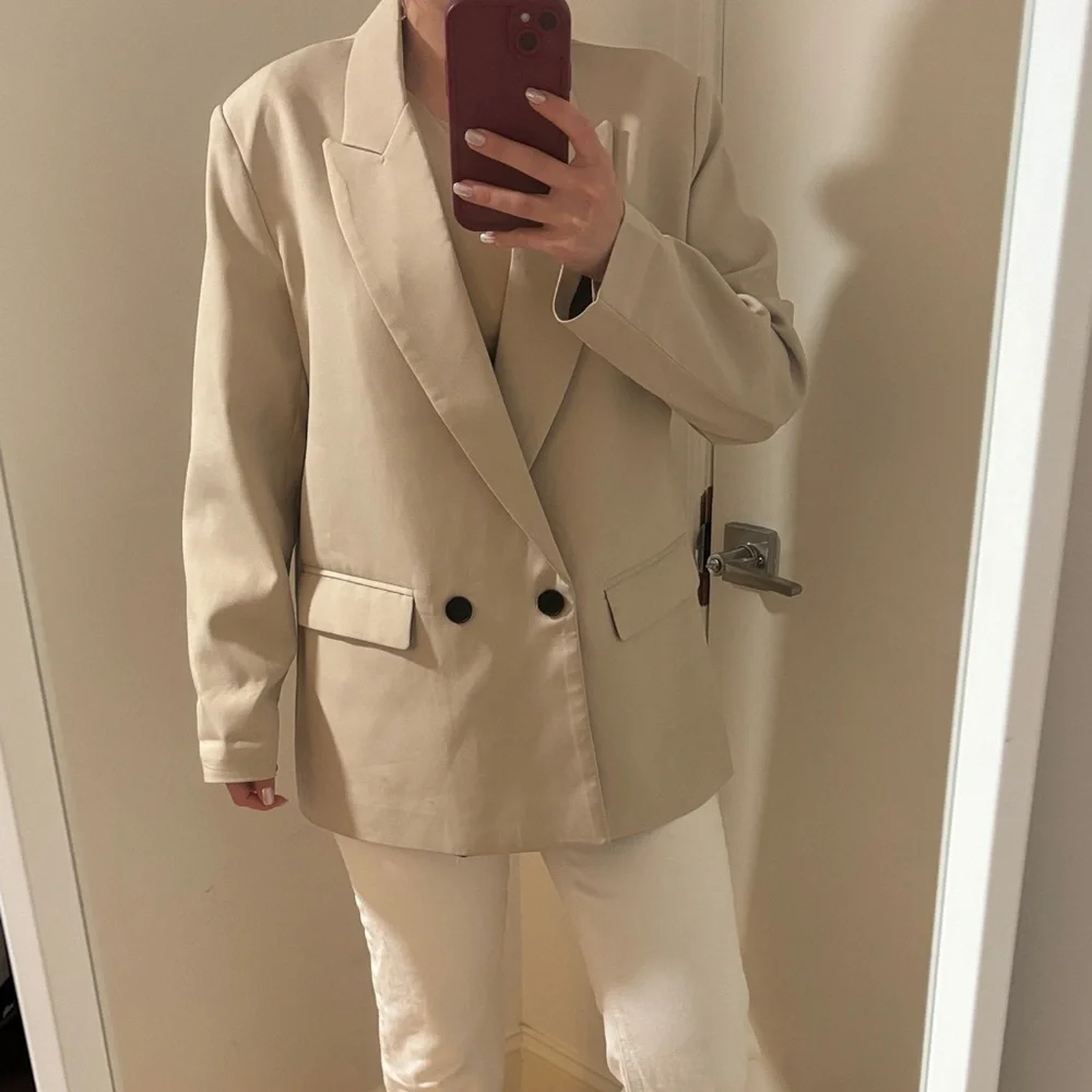 Classic Beige Women's Blazer - Picture 2 of 7